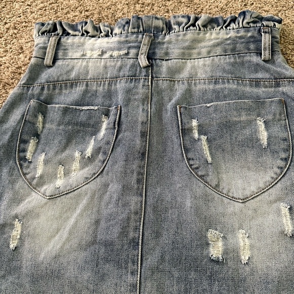Hayden Los Angeles Denim Distressed Skirt. - Picture 5 of 6